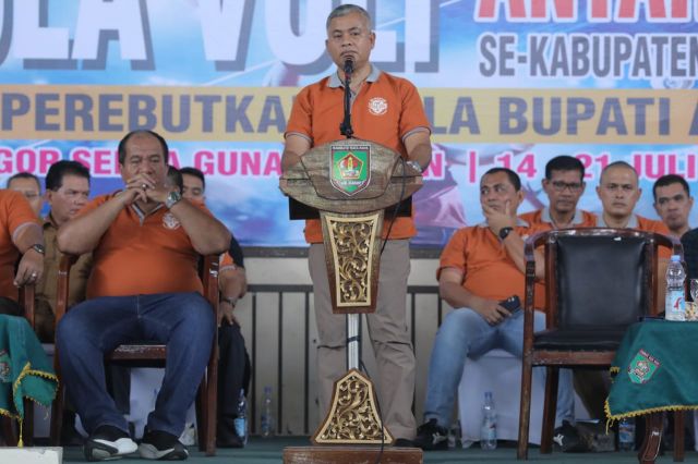 KETUA DPRD ASAHAN MENGHADIRI ACARA PEMBUKAAN KEJUARAAN BOLA VOLI ANTAR CLUB SE-KABUPATEN ASAHAN 2025 MEMPEREBUTKAN PIALA BUPATI ASAHAN